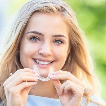 Invisalign® vs Cheap online clear braces- is it really worth the risks?